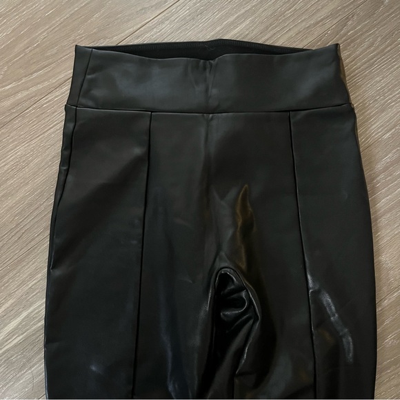 COPY - Black Faux Leather Pants With Zip Slit Abercrombie Size Small - Picture 4 of 5